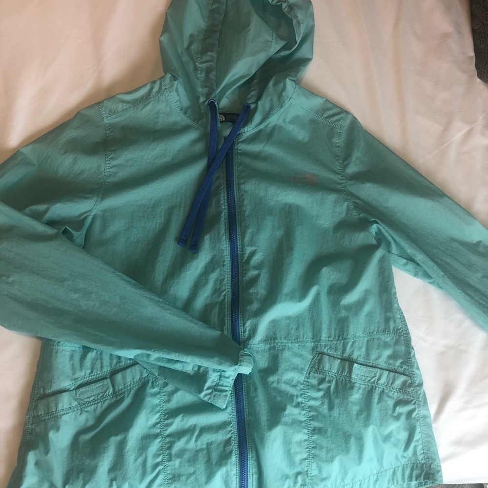 The North Face women’s blue windbreaker